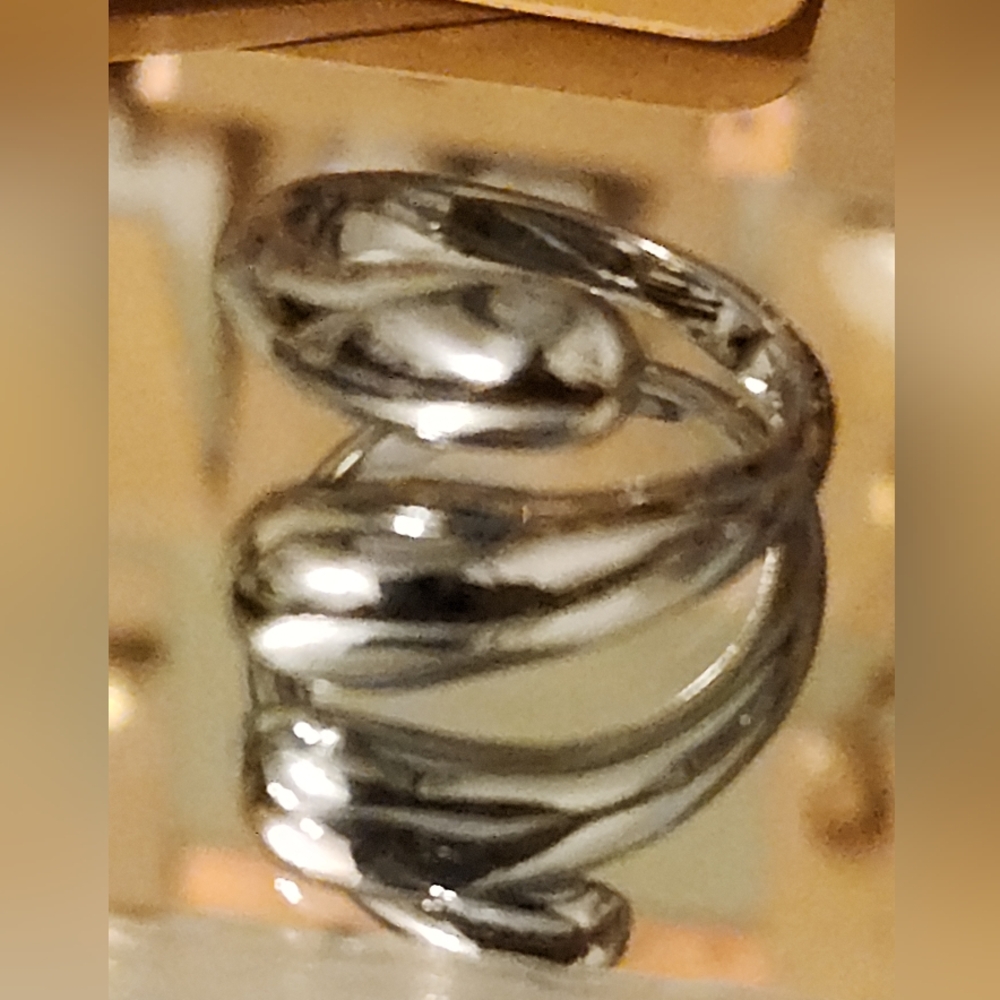 Elegant Silver Adjustable Women's Ring - Picture 2 of 3